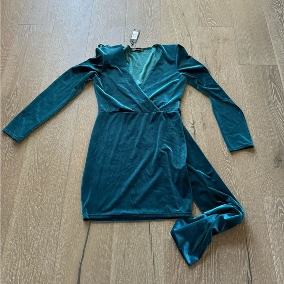 blue velvet dress pretty little thing Petite Carolina Long Velvet V-Neck Sequin Sleeve Dress